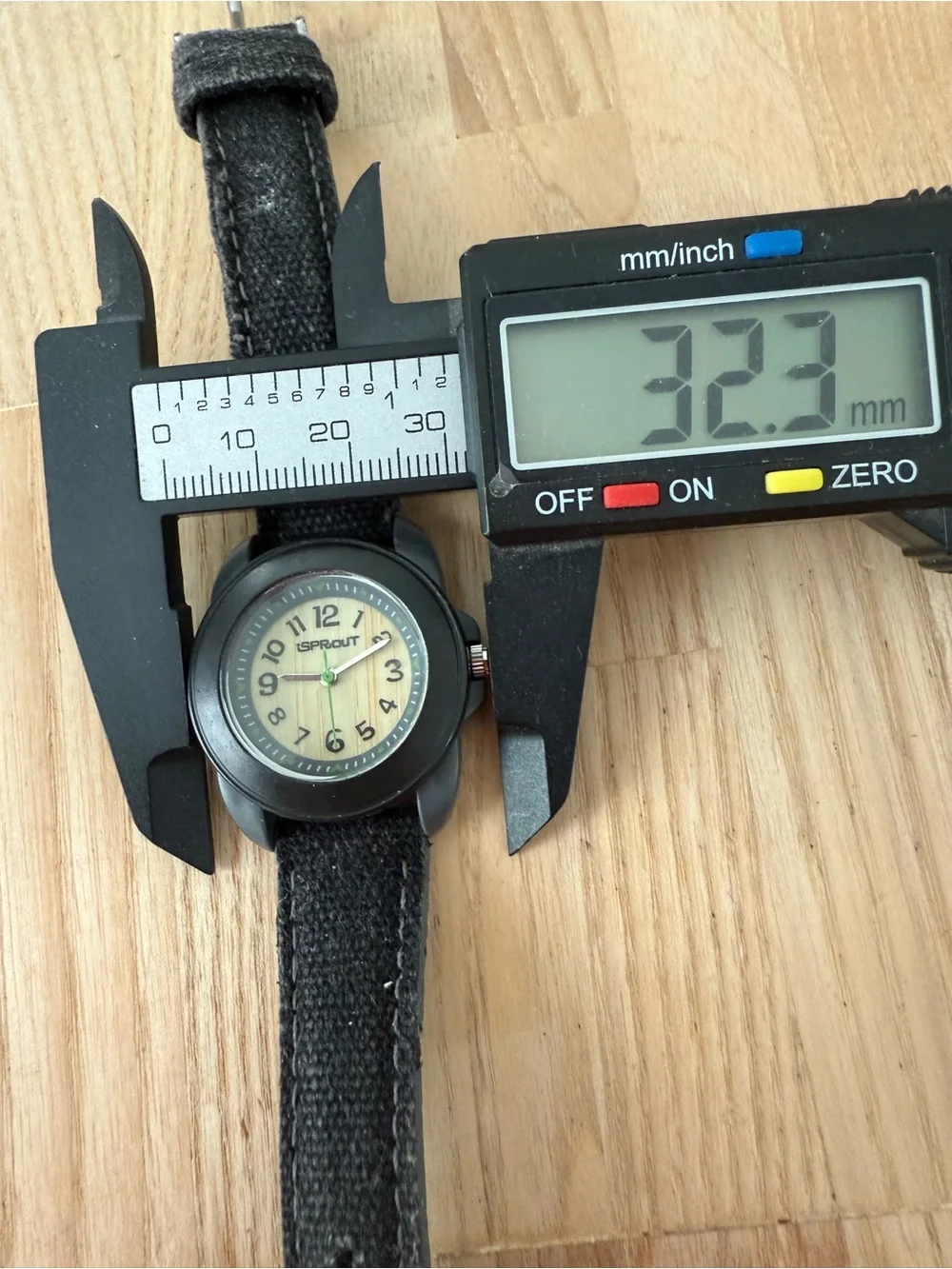 Sprout eco-friendly biodegradable black watch NEW BATTERY